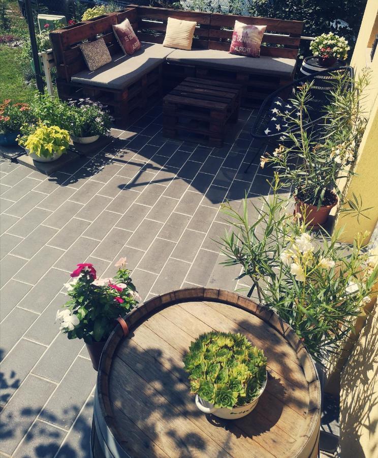Апартаменти Milio Apartman Badacsony Бадаксонітьордемік Екстер'єр фото