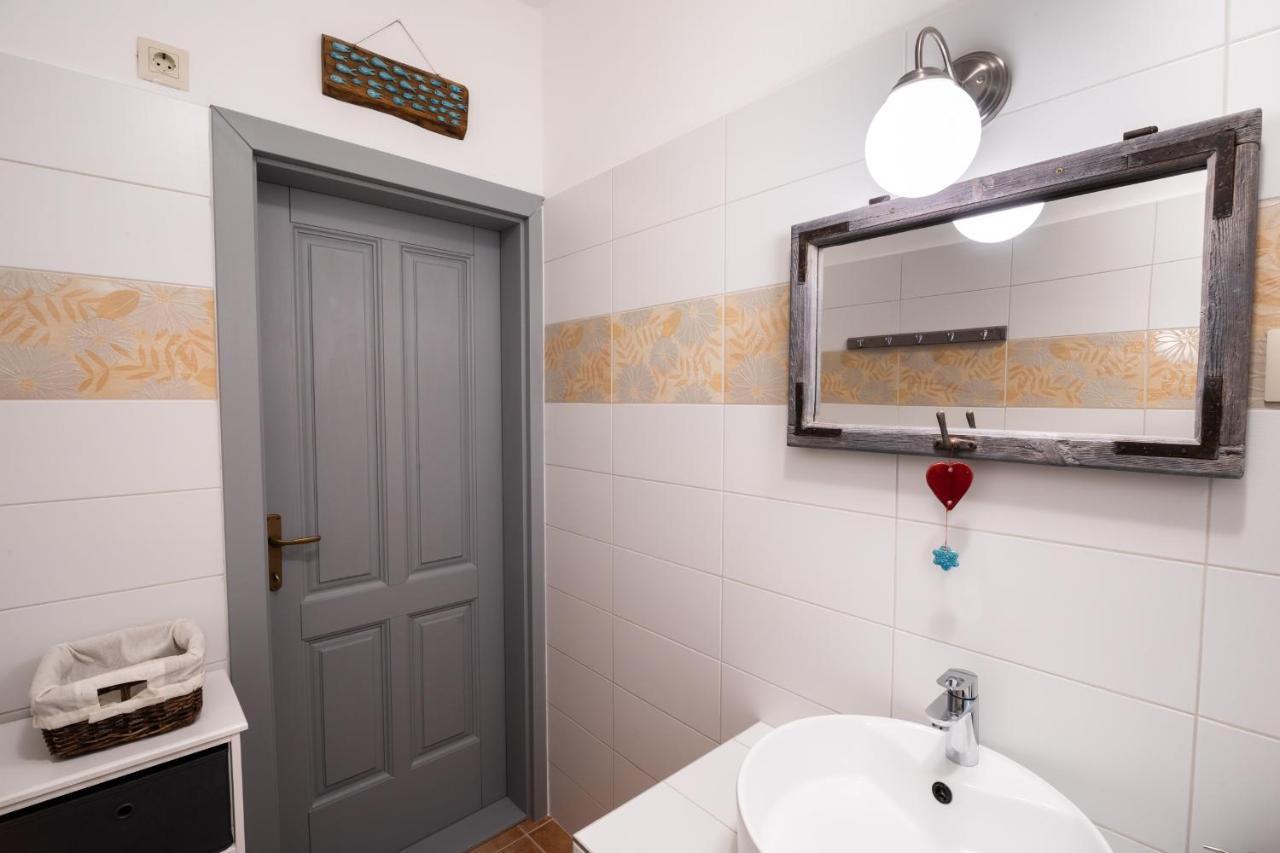 Апартаменти Milio Apartman Badacsony Бадаксонітьордемік Екстер'єр фото